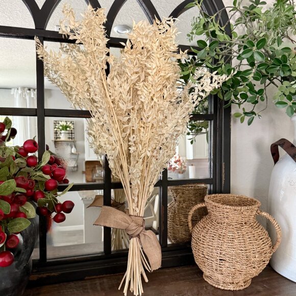 Dried Italian Ruscus White - Picture 2 of 6